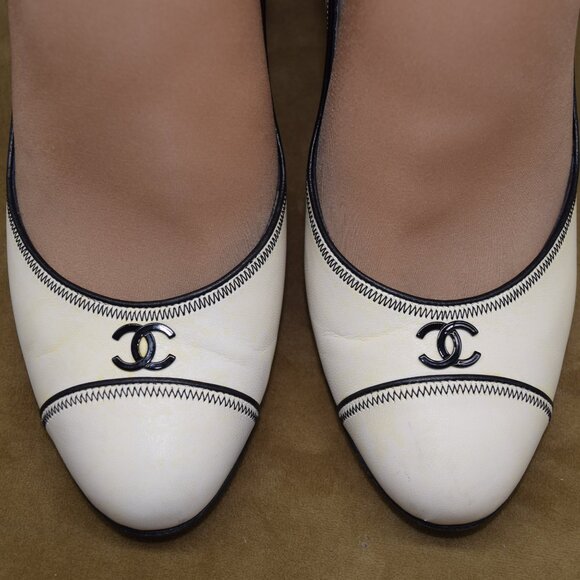2008 CHANEL Ivory White Cap Toe Heels Pumps 37.5 C 7 Brighton Way 85mm CC Logo - Picture 4 of 16